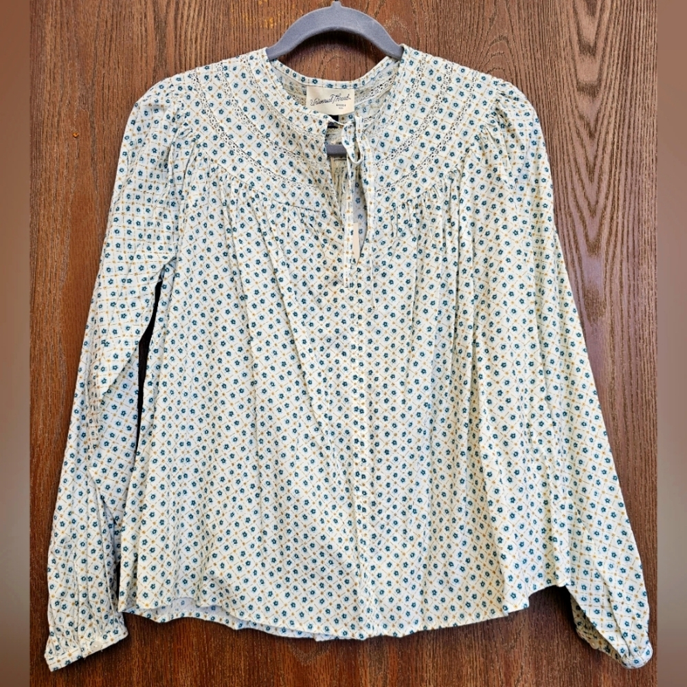NWT, Universal Thread long sleeve pattern blouse